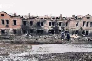 Ουκρανία: Ένας νεκρός και τουλάχιστον 20 τραυματίες από ρωσικά πλήγματα στα νοτιοανατολικά της χώρας