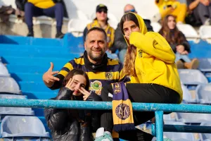 ΦΩΤΟΣ από τις κερκίδες