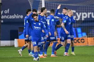 Τεσσάρα και... διατήρηση απόστασης ασφαλείας (φώτος)