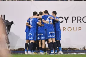 Παρά τις... τρικλοποδιές