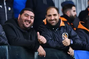 ΦΩΤΟΣ/Οι Απολλωνίστες και οι ΑΠΟΕΛίστες στις κερκίδες