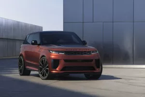 Η Range Rover ανεβάζει τον πήχη στην κατηγορία των πολυτελών performance SUV