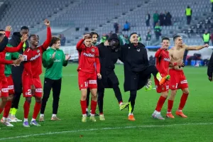 (ΒΙΝΤΕΟ Kerkida/φώτος) Πάρτι...με τον κόσμο στο τέλος!