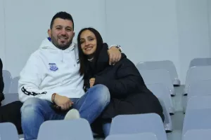 ΦΩΤΟΣ/Οι Απολλωνίστες και οι ΑΠΟΕΛίστες στις κερκίδες
