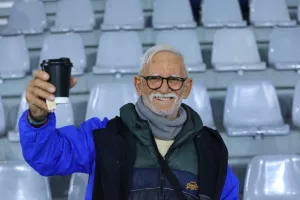 ΦΩΤΟΣ/Οι Απολλωνίστες και οι ΑΠΟΕΛίστες στις κερκίδες