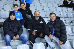 ΦΩΤΟΣ/Οι Απολλωνίστες και οι ΑΠΟΕΛίστες στις κερκίδες