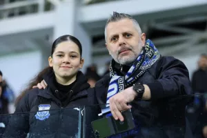 ΦΩΤΟΣ/Οι Απολλωνίστες και οι ΑΠΟΕΛίστες στις κερκίδες