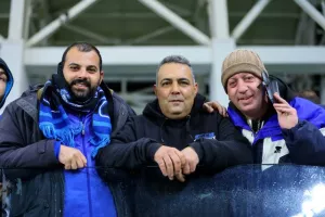 ΦΩΤΟΣ/Οι Απολλωνίστες και οι ΑΠΟΕΛίστες στις κερκίδες