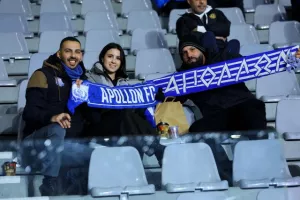 ΦΩΤΟΣ/Οι Απολλωνίστες και οι ΑΠΟΕΛίστες στις κερκίδες