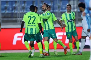 Ζωντανή στη "μάχη" για τον τίτλο η ΑΕΚ με ΔΙΠΛΟ επί της Πάφος FC! (φώτος)