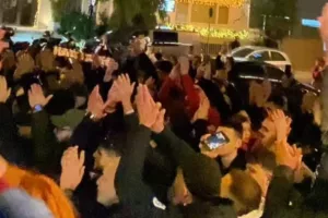  Ερυθρόλευκος «χαμός» από τον κόσμο στην άφιξη της αποστολής