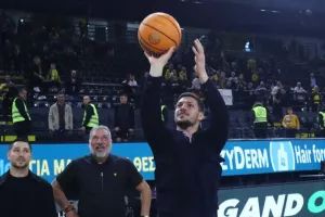 Ο Γιόβιτς είδε την μπασκέτα σαν εστία και πέτυχε καλάθι στη Sunel Arena