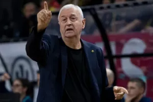 «O κόσμος και εμείς, όλοι είμαστε ΑΕΚ»