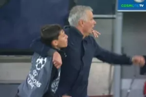  Η τρέλα και η αγκαλιά με το ball boy στο γκολ του Τρούμπιν