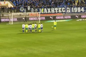 On field review, πέναλτι και... πρώτο άστοχο ο "Μίλι"
