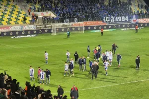 (ΦΩΤΟΣ) Απευθείας αποδυτήρια/Δεν πήγαν στον κόσμο!