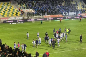 (ΦΩΤΟΣ) Απευθείας αποδυτήρια/Δεν πήγαν στον κόσμο!