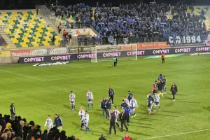 (ΦΩΤΟΣ) Απευθείας αποδυτήρια/Δεν πήγαν στον κόσμο!
