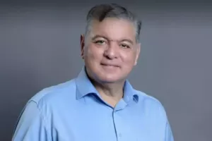 "Δηλώνω δημόσια την παραίτησή μου από την βουλευτική ασυλία"
