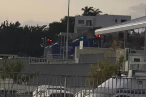 Αχρείαστος να είναι... 