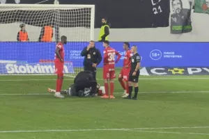 Στο έδαφος ο Φαμπιάνο, διακοπή και... διαμαρτυρίες οι ΑΕΛίστες