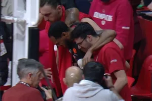 Αποχώρησε υποβασταζόμενος ο Μόντε Μόρις