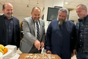 Η "βυσσινί" βασιλόπιτα (Φώτος)