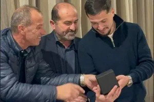 Η "βυσσινί" βασιλόπιτα (Φώτος)