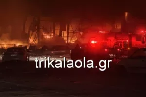 Φωτιά σε εργοστάσιο στα Τρίκαλα/Εντοπίστηκαν 3 απανθρακωμένες γυναίκες