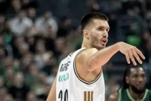 Ντουμπάι: Ανησυχία με Πετρούσεφ πριν από τον Ολυμπιακό