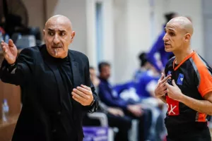 Πρώτη αποβολή στην προπονητική πορεία του Παναγιώτη Γιαννάρα (Βίντεο)