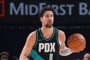 Απίθανος Άβντιγια, άγγιξε το triple-double