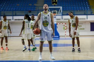 Αήττητη στην κορυφή η Πετρολίνα ΑΕΚ – «Φωτιά» στη μάχη της εξάδας