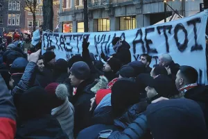 Φόρος τιμής στους "7" στο Άμστερνταμ από τους Ολυμπιακούς...
