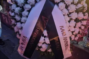 (Φώτος) Απότισαν φόρο τιμής... οι ΑΕΛίστες στους οπαδούς του ΠΑΟΚ
