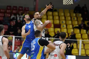 (Φώτος) Πήρε το ντέρμπι ο Κεραυνός