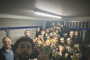 "Αφιερωμένη στον κόσμο μας!"