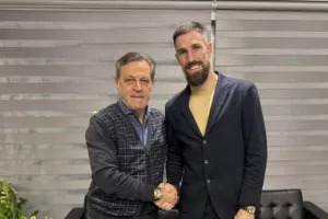 Μπαίνει βασικός σε τριάδα ή αλλάζει σχήμα;
