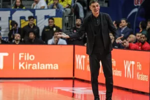 Μπαρτζώκας: «Το ρόστερ μας δεν ήταν τόσο βαθύ για ένα τέτοιο παιχνίδι»