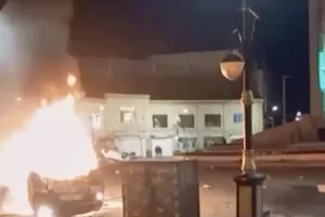 (Βίντεο) Χάος από τις αντικυβερνητικές διαδηλώσεις – 62 οι νεκροί, στις φλόγες η Τεχεράνη και άλλες πόλεις