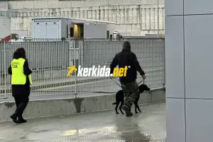 (Φώτος kerkida) Έλεγχος με σκύλο στο "Αλφαμέγα"