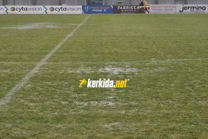 (Φώτος kerkida) Μάζεψε νερό ο αγωνιστικός χώρος