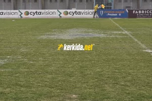 (Φώτος kerkida) Μάζεψε νερό ο αγωνιστικός χώρος