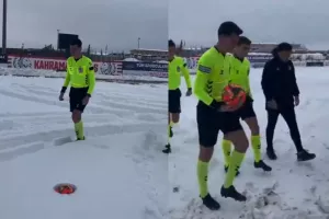 (Βίντεο) Σουρεάλ σκηνικό στο χιόνι: Έπρεπε να το… τσεκάρουν!