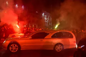 Σπαρακτικές εικόνες... Στην Τούμπα οι σοροί των επτά αδικοχαμένων οπαδών