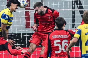 Αμφιλεγόμενη απόφαση VAR έκρινε το Μίλαν-Πάρμα!