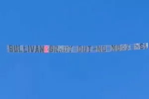 Oπαδοί διαμαρτυρήθηκαν κατά της διοίκησης...από αέρος!