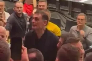 (BINTEO) O Μπαρτζώκας έβρισε γυναίκα!