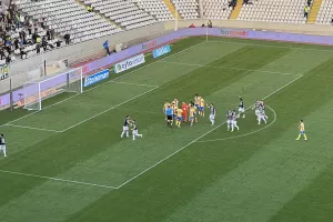 Γκολ η ΑΕΚ, άκυρο με παρέμβαση... VAR
