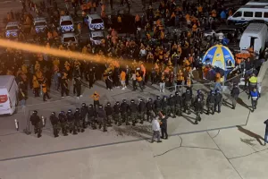 (Φώτος kerkida) ΑΝΤΙΔΡΑΣΗ από τους ΑΠΟΕΛίστες κατά Πρόδρομου Πετρίδη